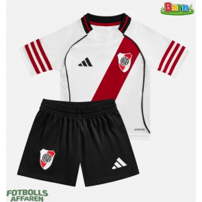 River Plate Hemmaställ Barn 2025-26 Kortärmad (+ Korta byxor)